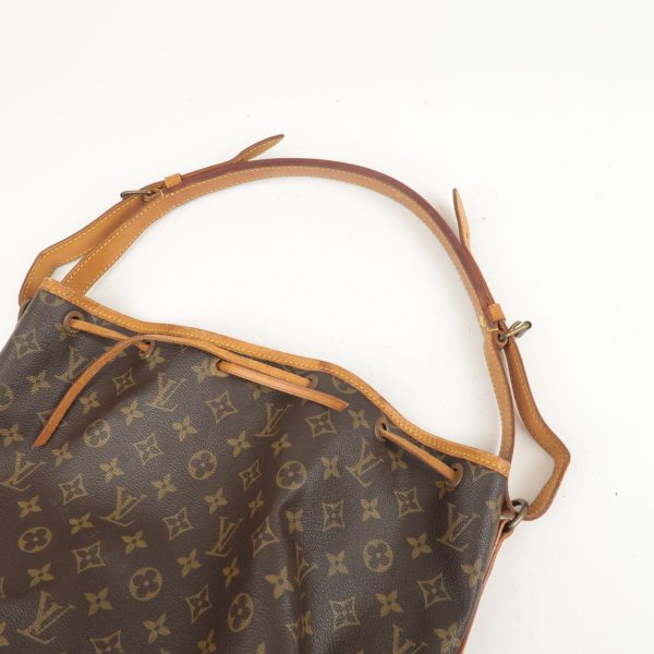 6 Louis Vuitton Monogram Noe Shoulder Bag