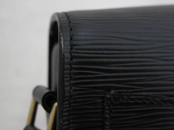 7 MLouis Vuitton Epi Saint Cloud Shoulder Bag Black