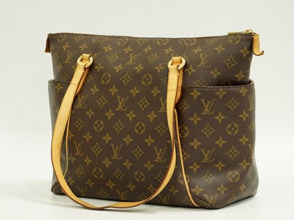 s l1600 1 Louis Vuitton Totally MM Monogram Canvas Shoulder Tote Bag Brown