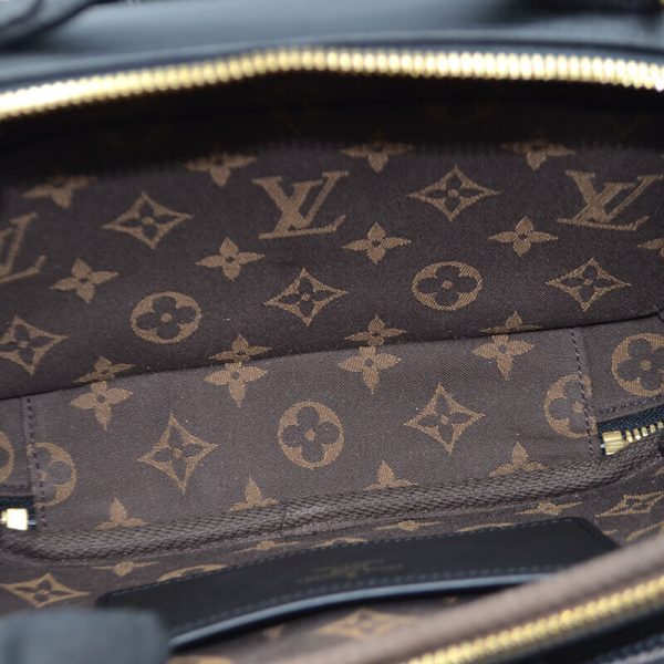 6 Louis Vuitton Utility calfskin leather black Crossbody