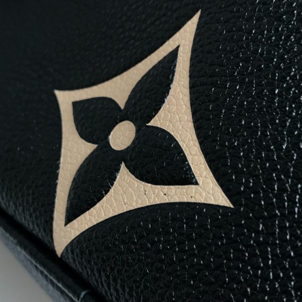 6 Louis Vuitton Neonoe Implant Leather Black Monogram MM Shoulder Bag