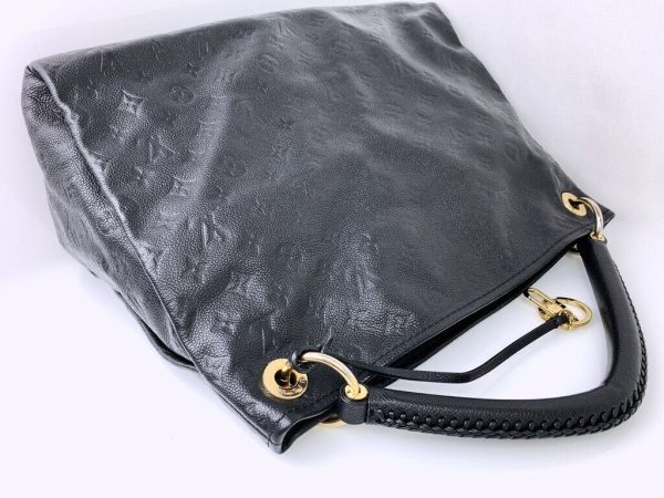 s l16005 Louis Vuitton Artsy MM Black Empreinte Leather Hobo Bag