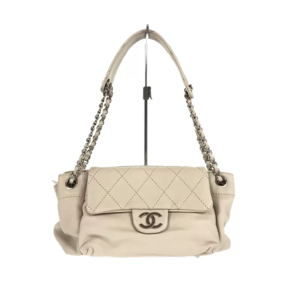 1 Chanel Hardware Silver Chain Shoulder Bag White