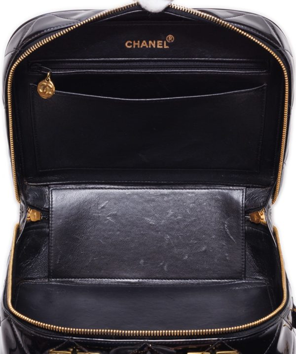 10 Chanel Matelasse Chain Shoulder Enamel Black Shoulder Bag