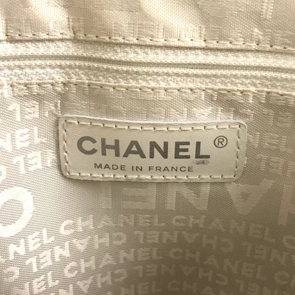 10 Chanel Chain Shoulder Caviar Skin White Shoulder Bag