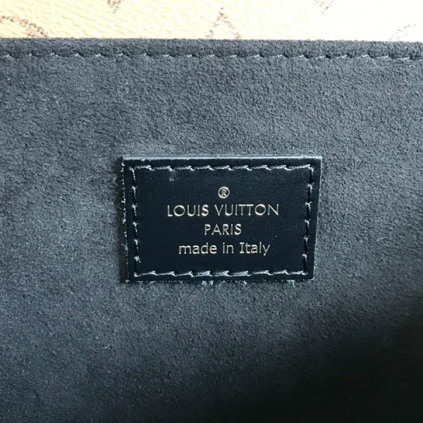 13 Louis Vuitton Pochette Métis Reverse Monogram canvas Shoulder Bag