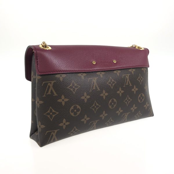 3 Louis Vuitton Pallas Chain Monogram canvas Shoulder Bag