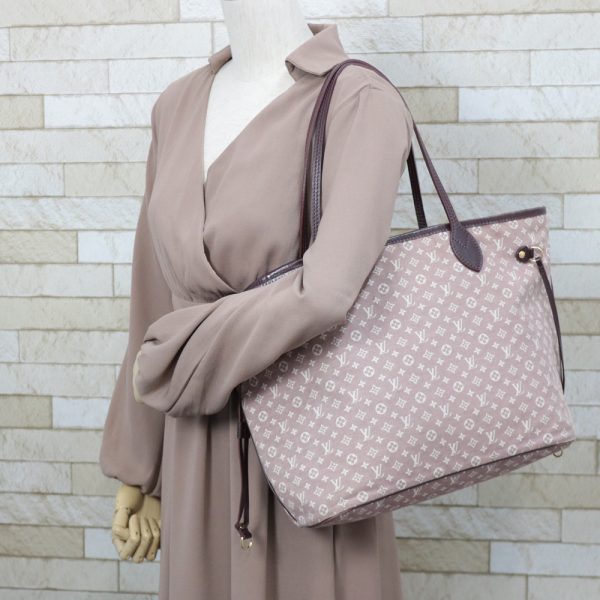 3 Louis Vuitton Neverfull Monogram MM Shoulder Bag