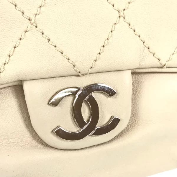 5 Chanel Hardware Silver Chain Shoulder Bag White