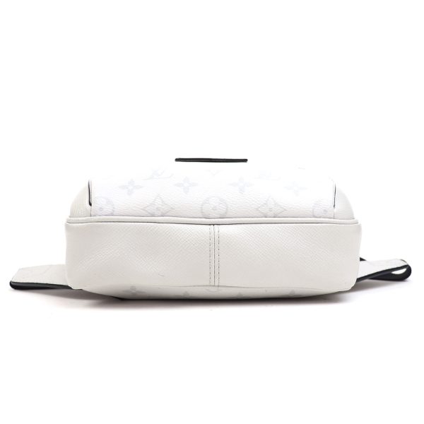 5 Louis Vuitton Taigarama Antarctica Monogram Leather White Bum Bag