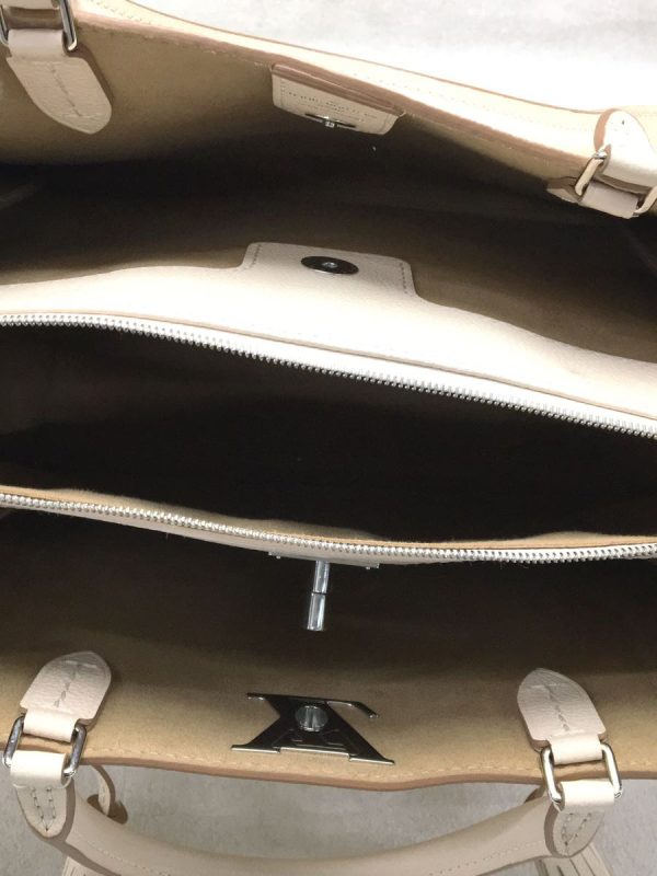 5 Louis Vuitton Lock Me Leather Ivory Shoulder Bag