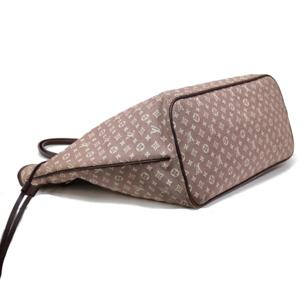 5 Louis Vuitton Neverfull Monogram MM Shoulder Bag
