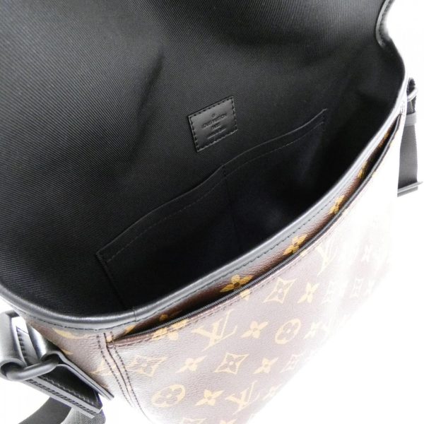 5 Louis Vuitton Monogram Magnetic Messenger Shoulder Bag