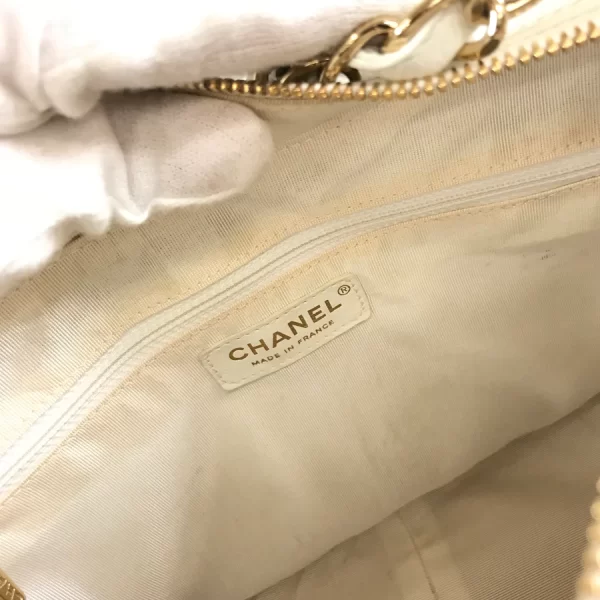 6 Chanel Hardware Gold Chain Caviar Skin White Shoulder Bag