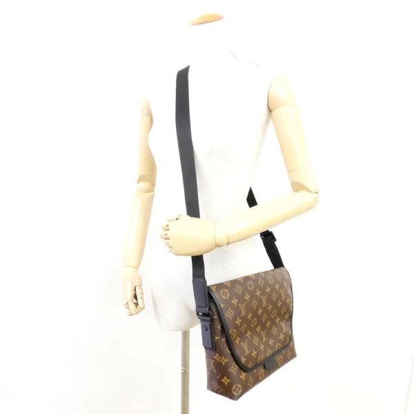 6 Louis Vuitton Monogram Magnetic Messenger Shoulder Bag