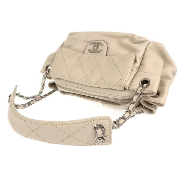 7 Chanel Hardware Silver Chain Shoulder Bag White