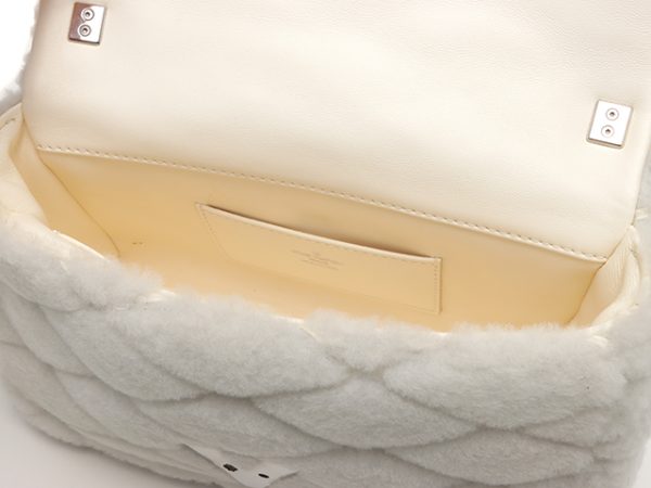 7 Louis Vuitton Twist Lock Fur Chain Shoulder Leather White Shoulder Bag