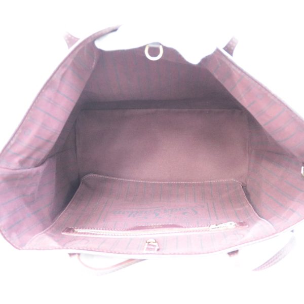 7 Louis Vuitton Neverfull Monogram MM Shoulder Bag
