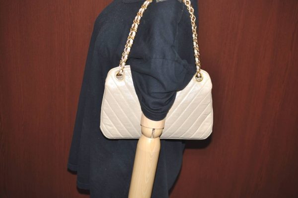 s l16006 CHANEL Calf Skin V Stitch Chain Shoulder Hand Bag Purse Beige