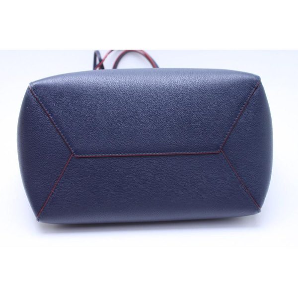 10 Louis Vuitton Lock Me Hippo Navy Blue