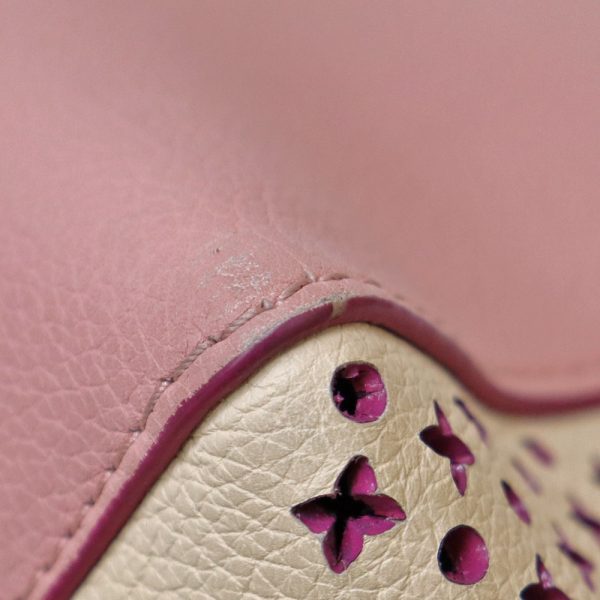 10 Louis Vuitton LockMe Leather Suede Rose Creme Pink