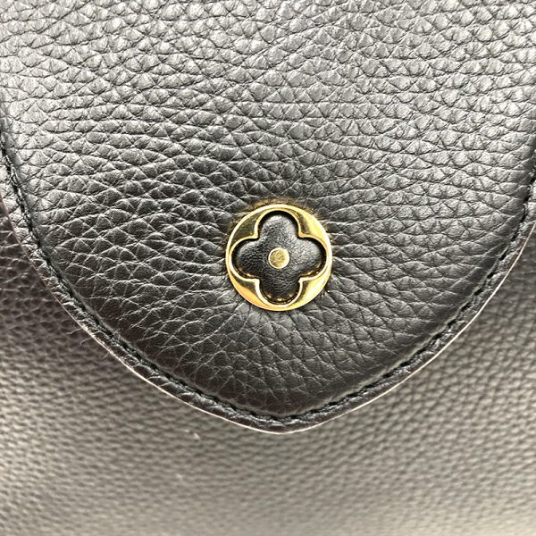 10 Louis Vuitton Capucines Handbag Black