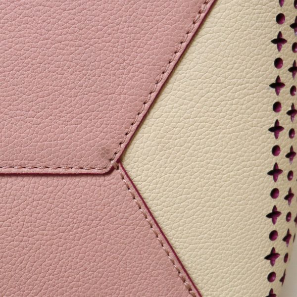 11 Louis Vuitton LockMe Leather Suede Rose Creme Pink