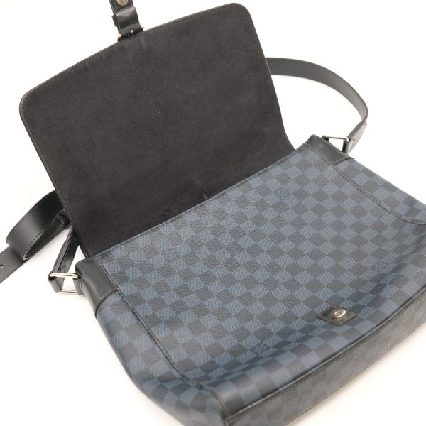 5 Louis Vuitton Damier Cobalt Newport Messenger PM Black Leather