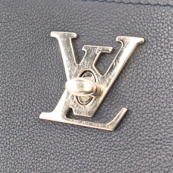 6 Louis Vuitton Lock Me Hippo Shoulder Grain Calf Leather Marine Rouge Navy