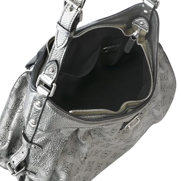 7 Louis Vuitton Mahina XS Arjun Silver Leather Shoulder Bag