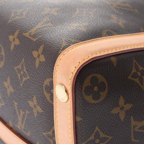 8 Louis Vuitton Male MM Handbag Monogram Canvas