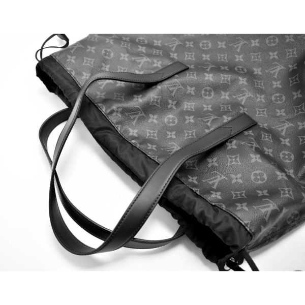 8 Louis Vuitton Tote Monogram Eclipse Cabas Light