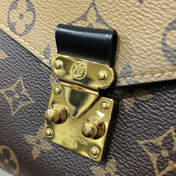 8 Louis Vuitton Pochette Metis MM Monogram Shoulder Bag