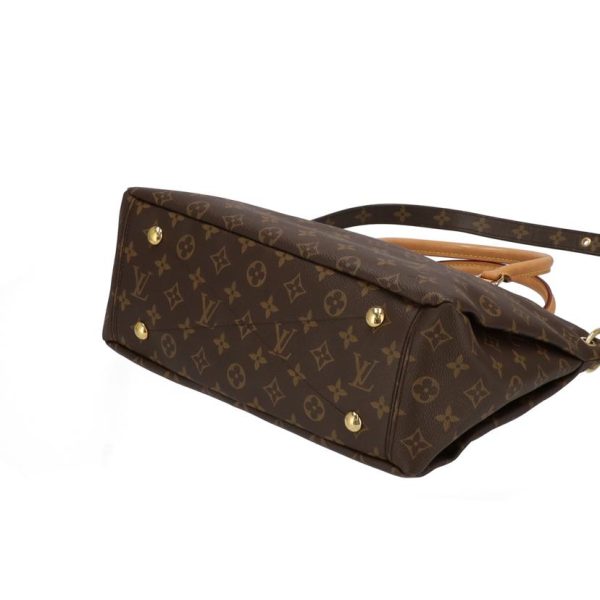 2 Louis Vuitton Pallas Monogram Avane Hand Bag