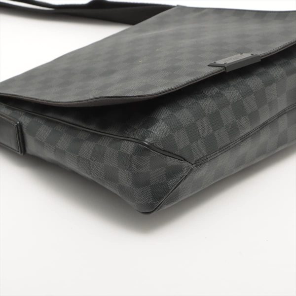 4 Louis Vuitton Damier Graphite District MM Hand Bag