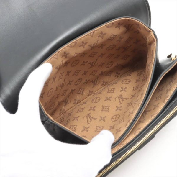 5 Louis Vuitton Leather Rendezvous Handbag