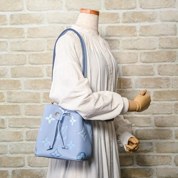 6 Louis Vuitton Neonoe BB Shoulder Bag Amplant Light Blue