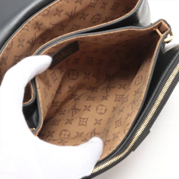 6 Louis Vuitton Leather Rendezvous Handbag