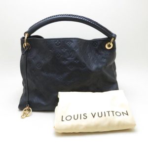 7 488 Louis Vuitton Body Bag Pochette Taigarama Monogram Leather Black