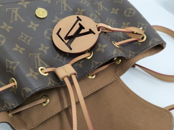 9 Louis Vuitton Montsouris PM Rucksack Monogram