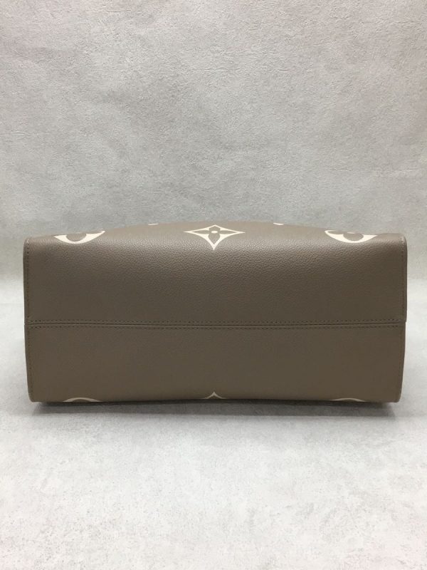 5 Louis Vuitton On The Go MM Monogram Emplant Gry Leather