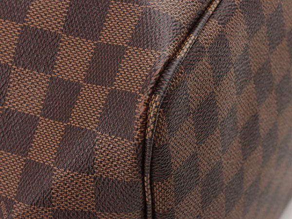 6 Louis Vuitton Neverfull GM Damier Hand Bag