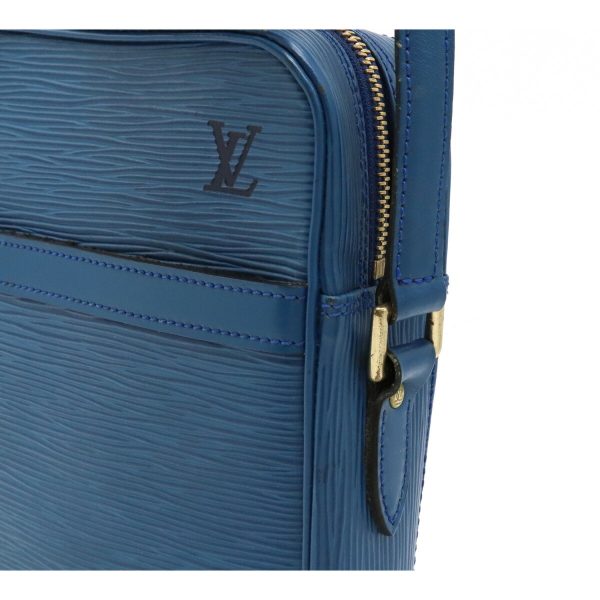 7 Louis Vuitton Epi Danube Shoulder Bag Leather Toledo Blue