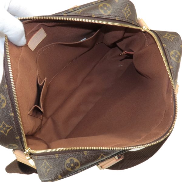 8 Louis Vuitton Monogram Sac Bosphore Shoulder Bag