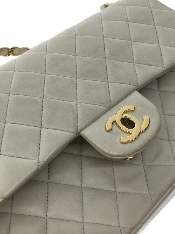 8 Chanel Matelasse 25 Chain Shoulder Bag Lambskin White