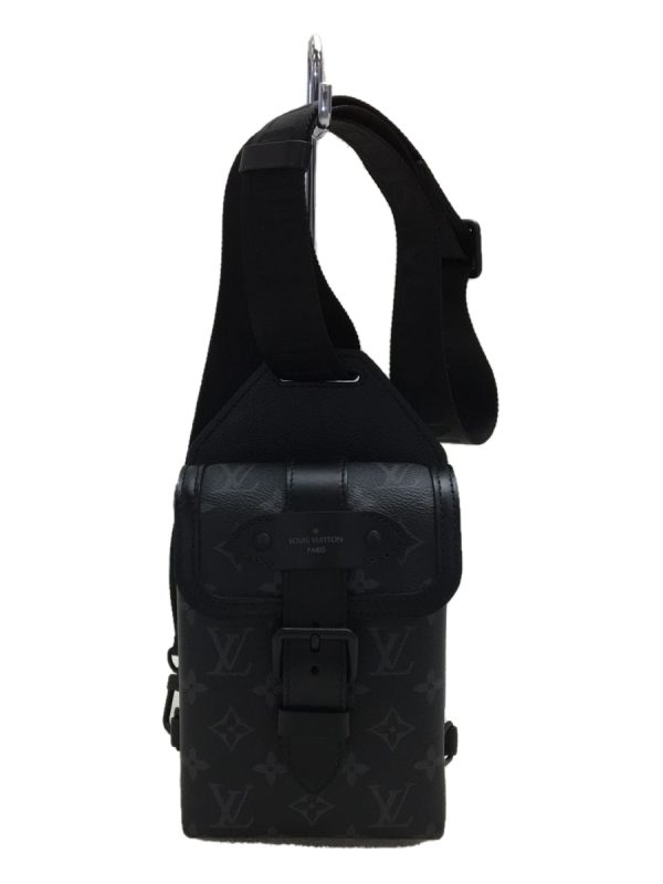 1 Louis Vuitton Shoulder Bag