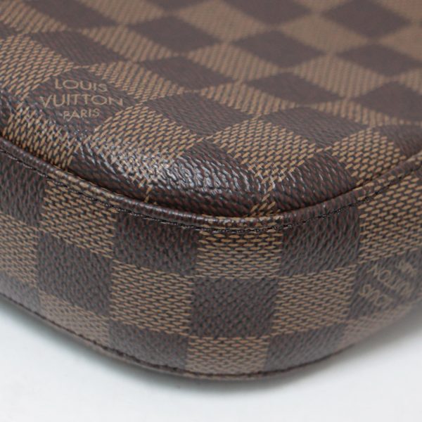 11 Louis Vuitton South Bank Besace Damier Ebene Crossbody