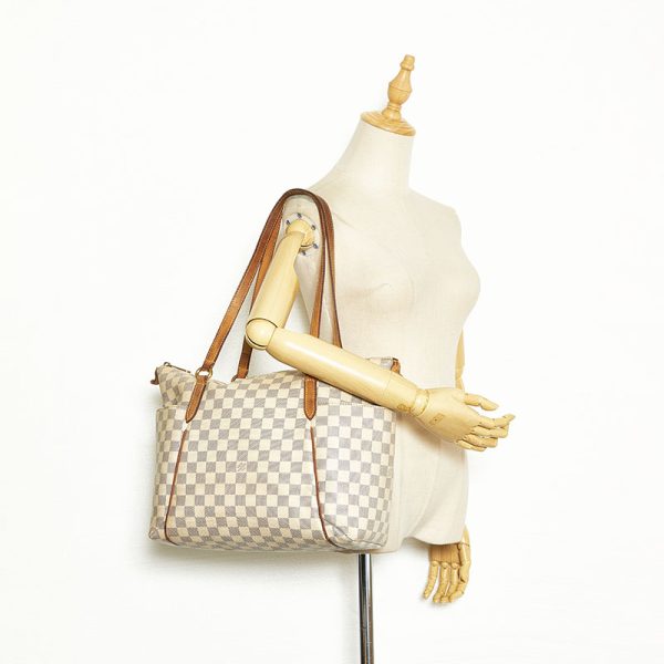 11 Louis Vuitton Damier Azur Totally PM Shoulder Bag White