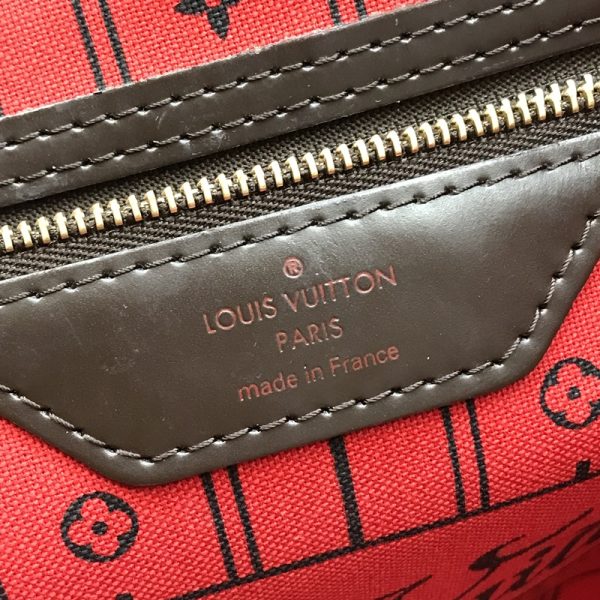 11 Louis Vuitton Neverfull MM Tote Bag