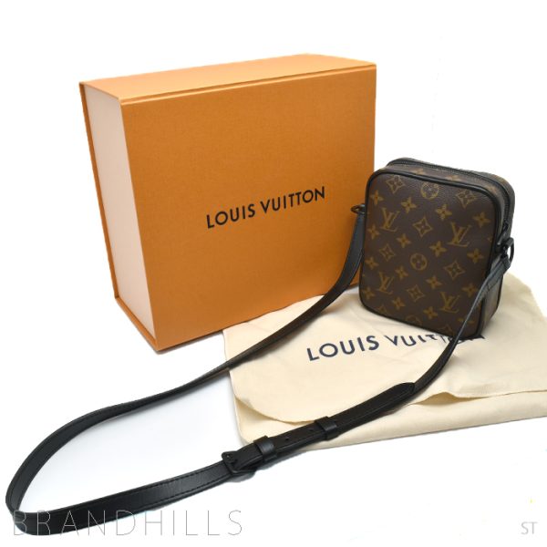 128233 2 Louis Vuitton Christopher Wearable Wallet Crossbody Bag